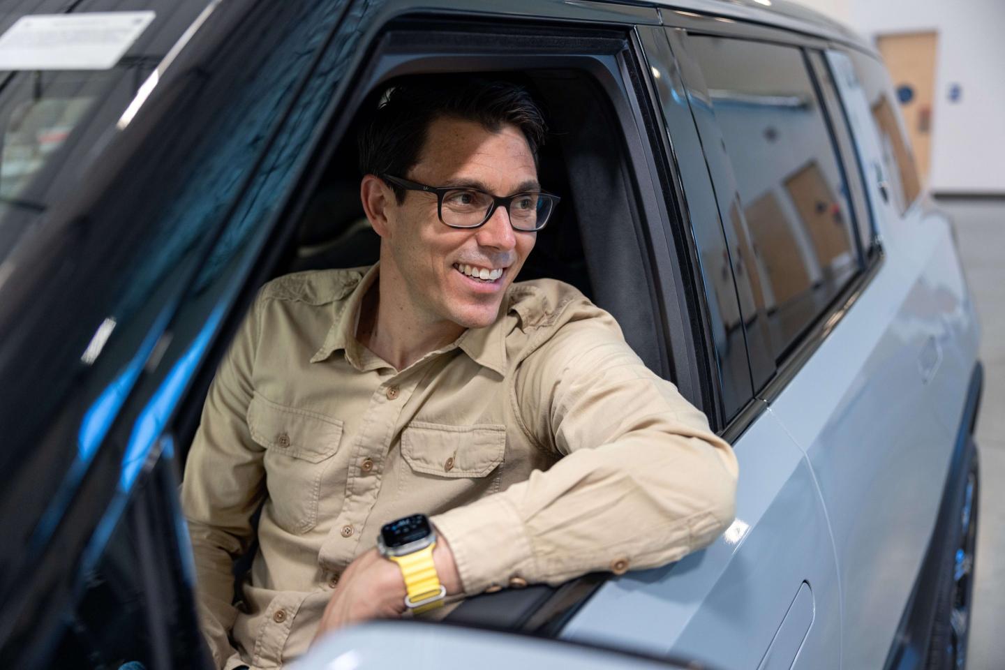 Rivian landed a $5 billion investment after its CEO learned to ignore Elon Musk and learn from Jeff Bezos
