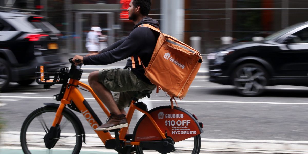 NYC comptroller: Food delivery apps are blaming minimum pay for ...