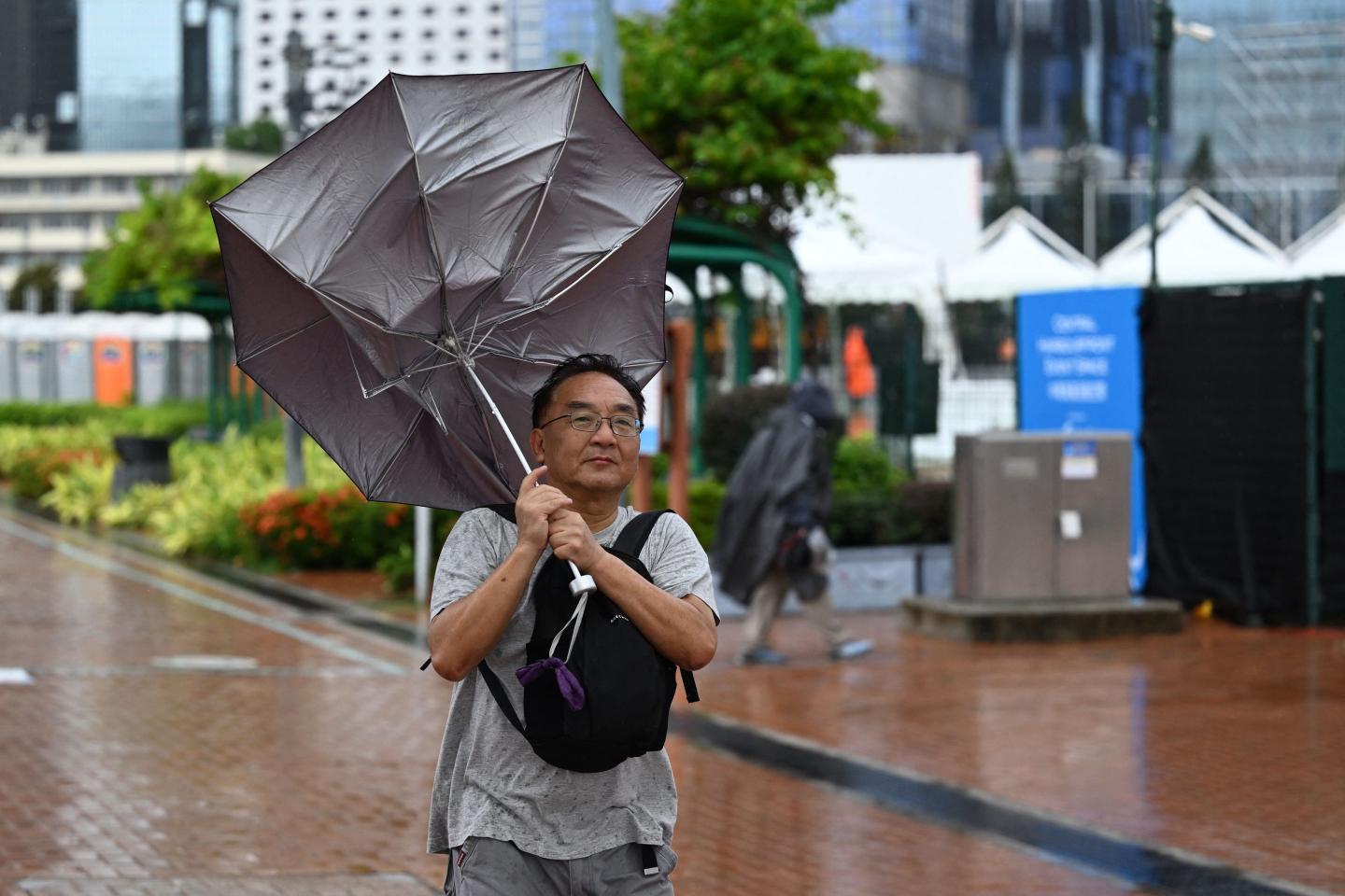 Typhoon trading: Hong Kong will order its stock exchange to stay open during extreme weather