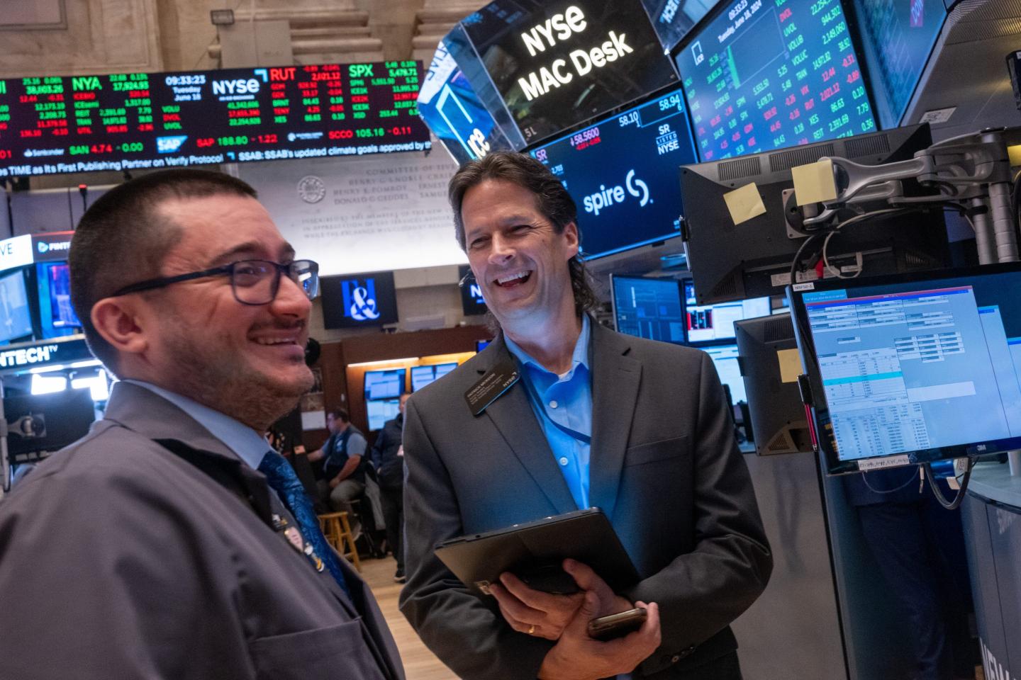 Wall Street cheers as Fed’s favorite inflation gauge reveals price hikes at 4-year low