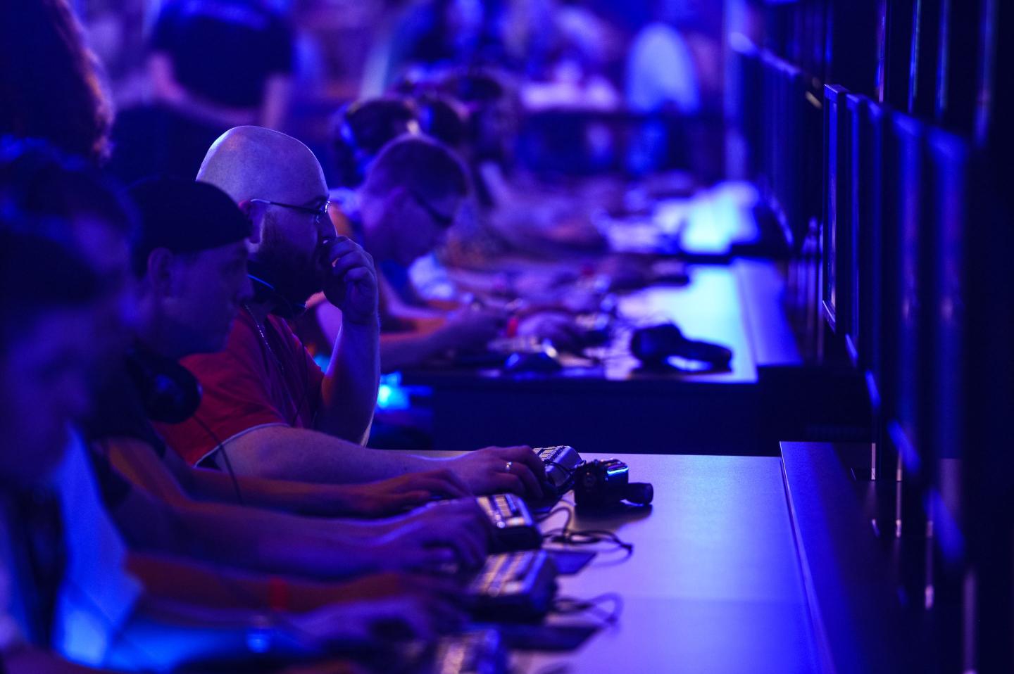 New Jersey man flies to Florida to attack another player with a hammer over an online medieval fantasy game dispute: ‘I just want to let you know, this is a weird one’