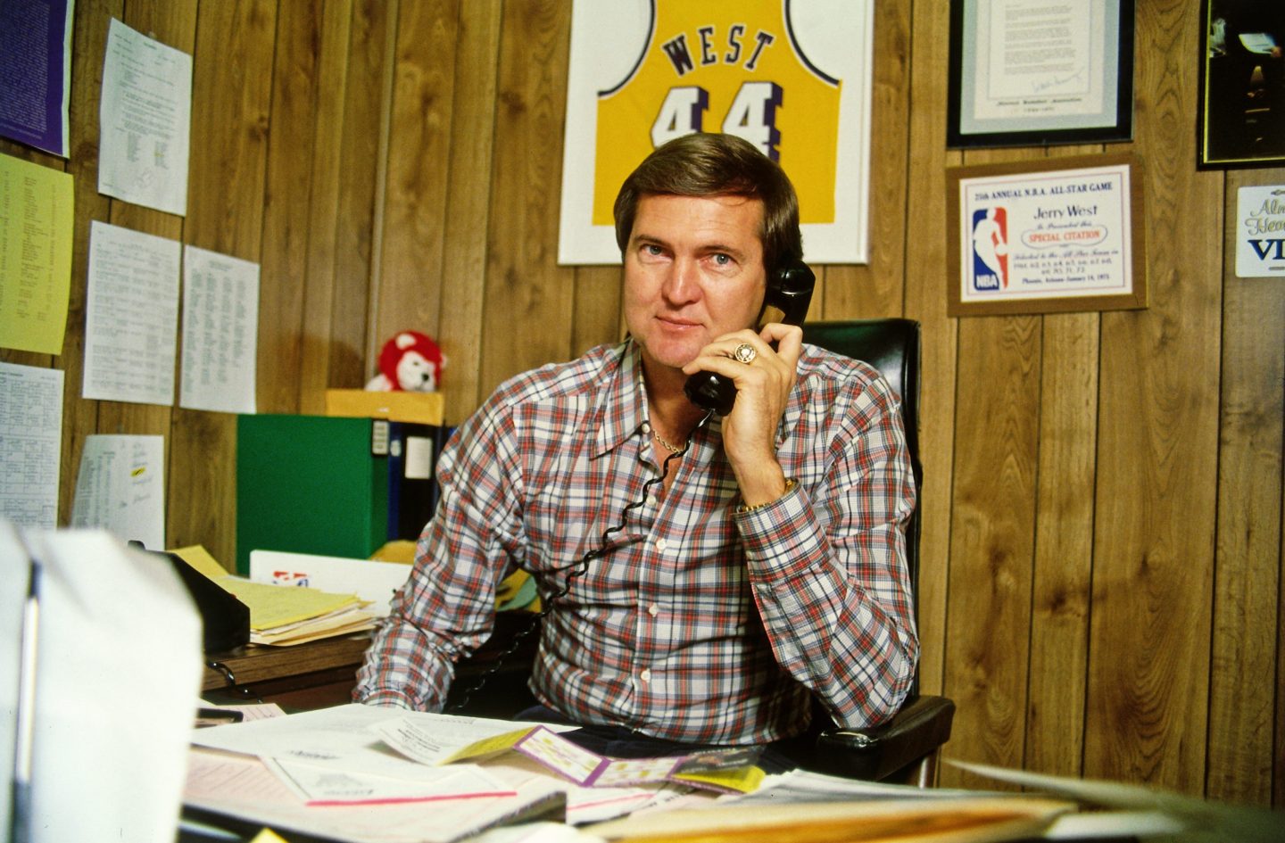 Jerry West, a basketball legend passed away this Wednesday.