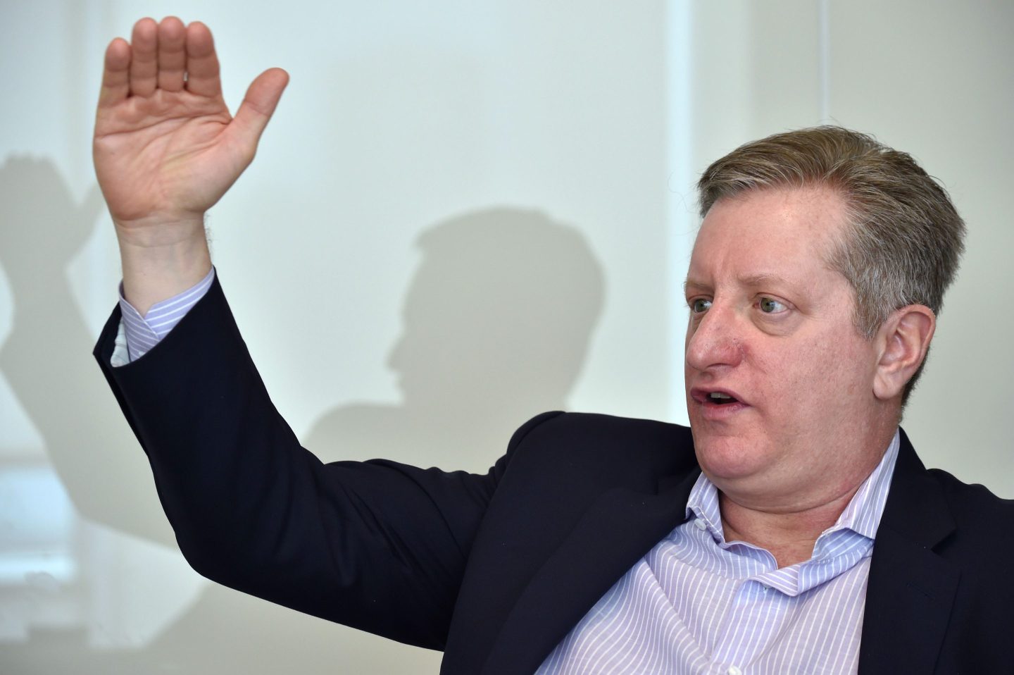 Steve Eisman raises hand while speaking
