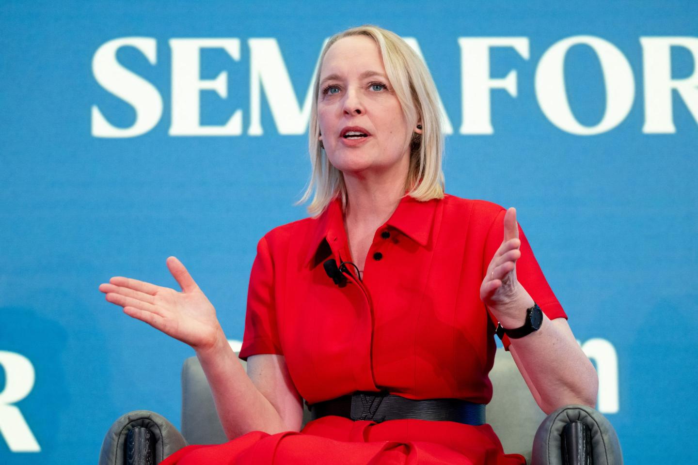Analyst slashes Accenture share price target to $350 amid slump in global IT services spending