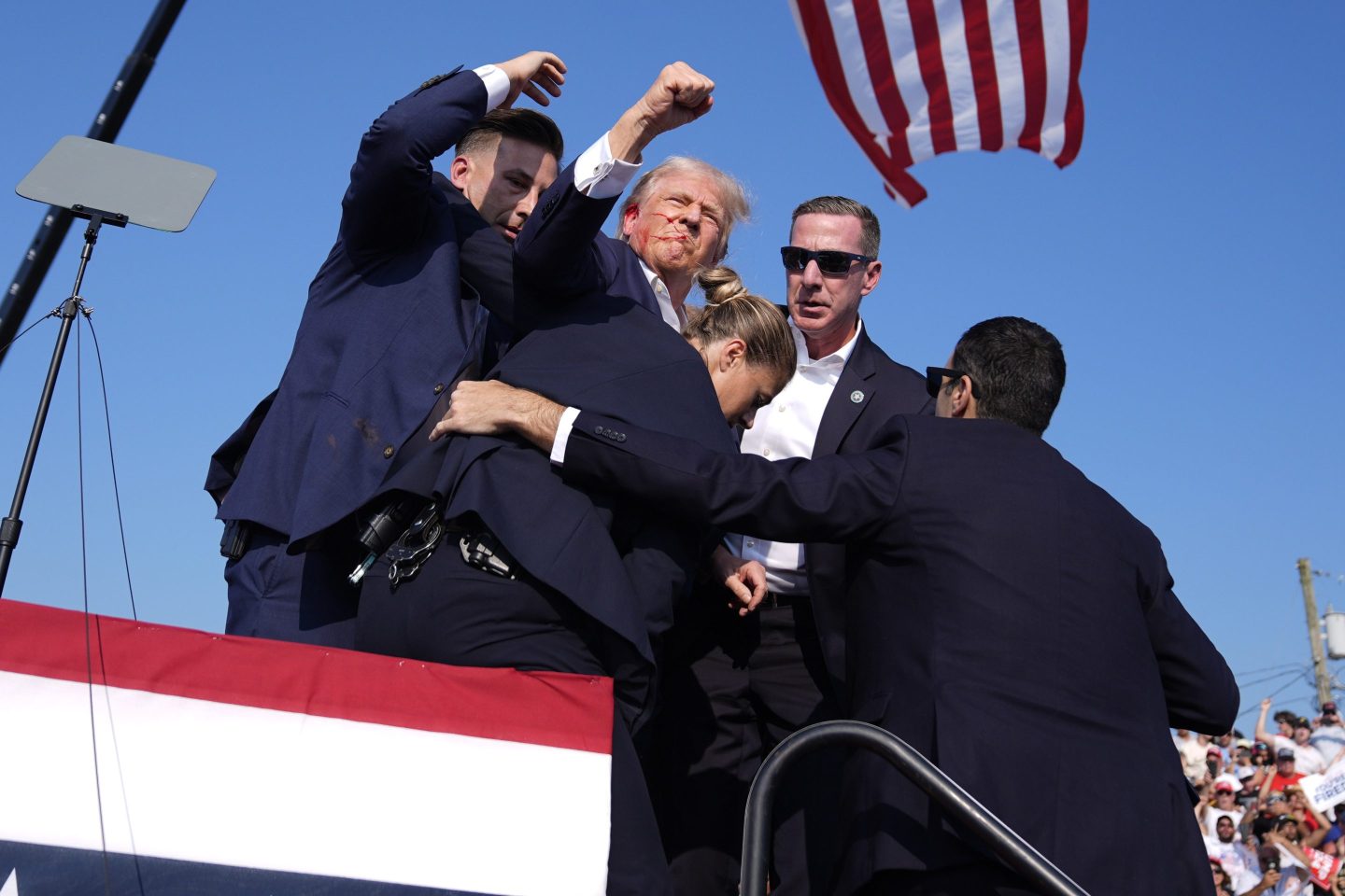 Donald Trump surrounded by Secret Service agents