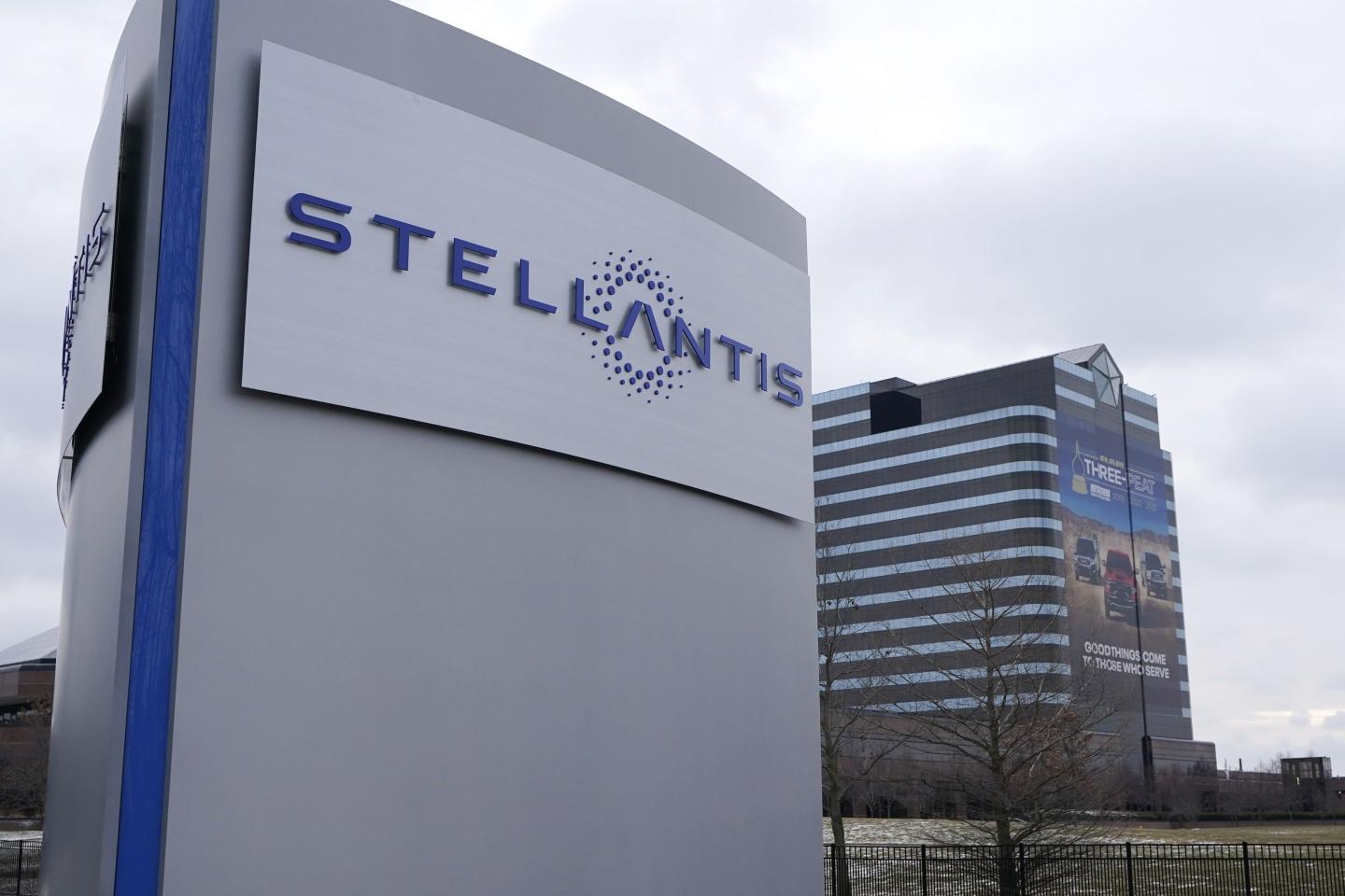 Stellantis tells owners of over 24,000 Chrysler Pacifica hybrid minivans to park outside because the batteries can catch fire