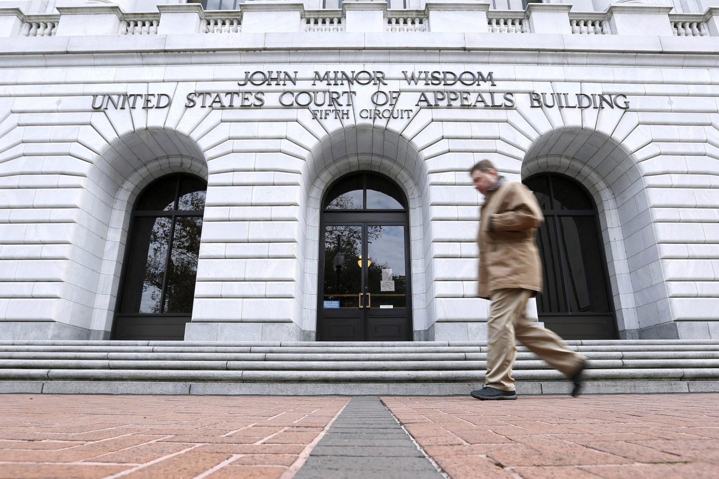 FCC fee used to fund telephone service for the poor and rural and broadband for schools and libraries is unconstitutional, court rules