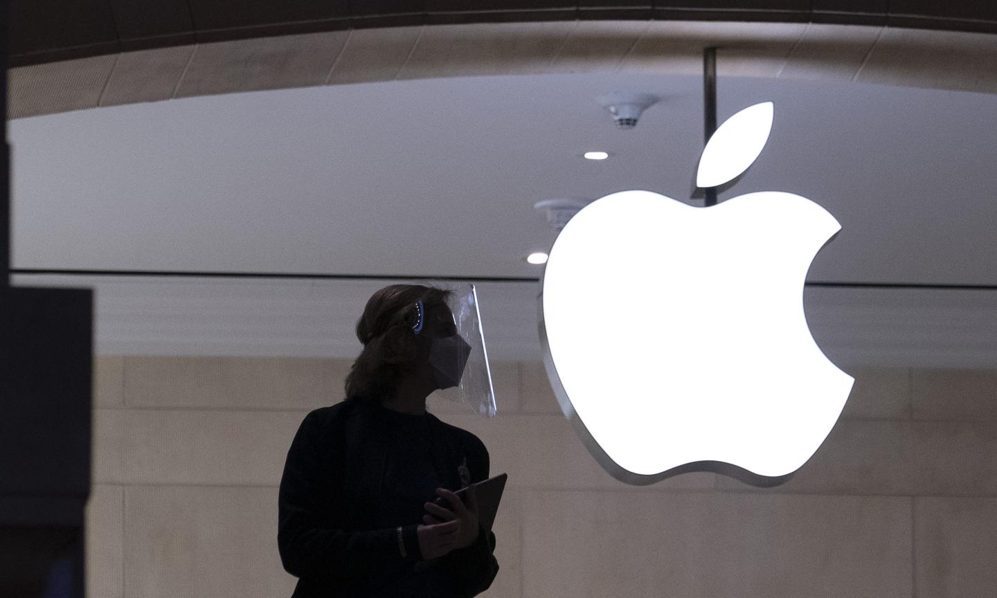 Apple logo on storefront