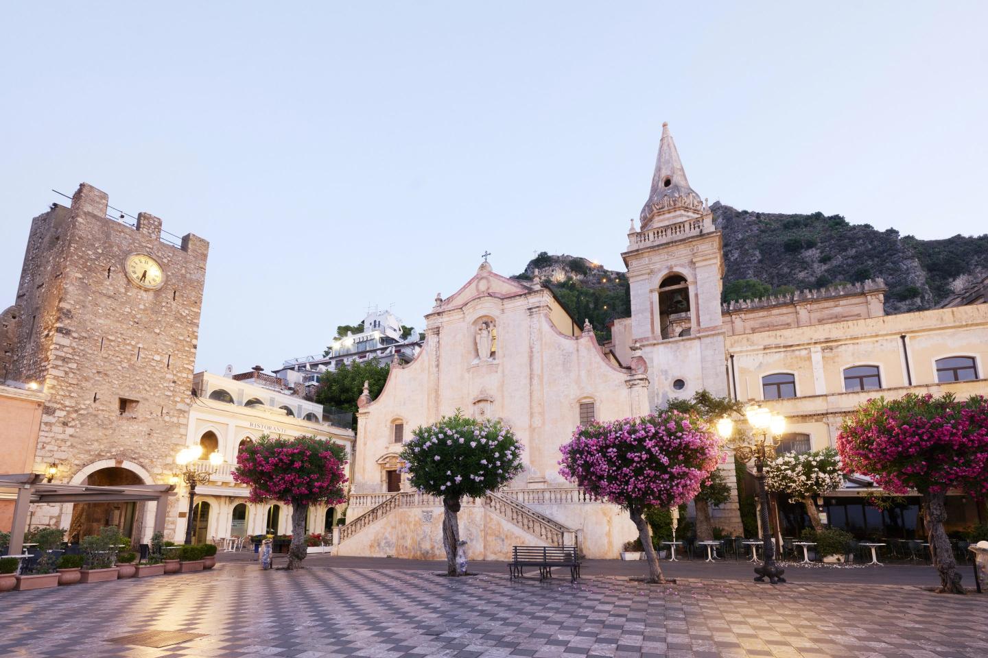 Italy, Sicily, Taormina, Piazza IX Aprile, dawn light