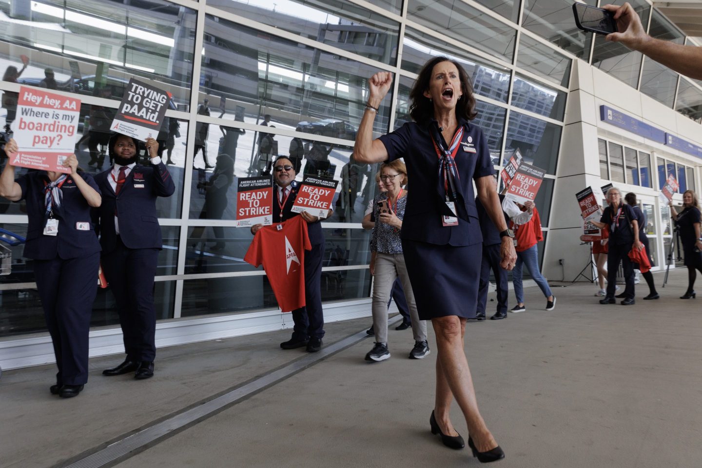 American Airlines flight attendants picketing