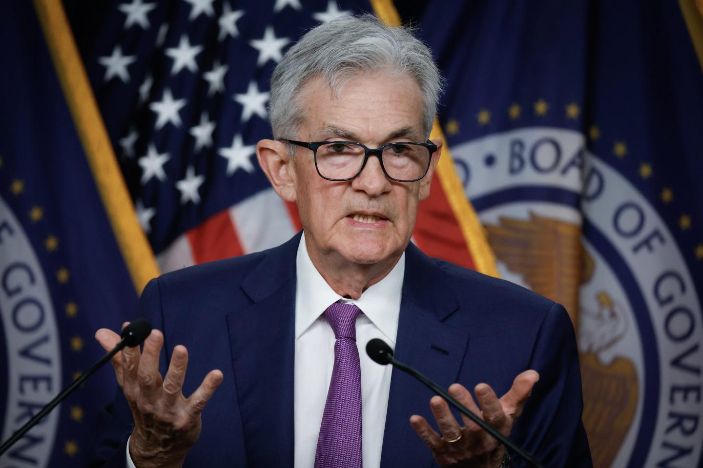 Jerome Powell holds out hands