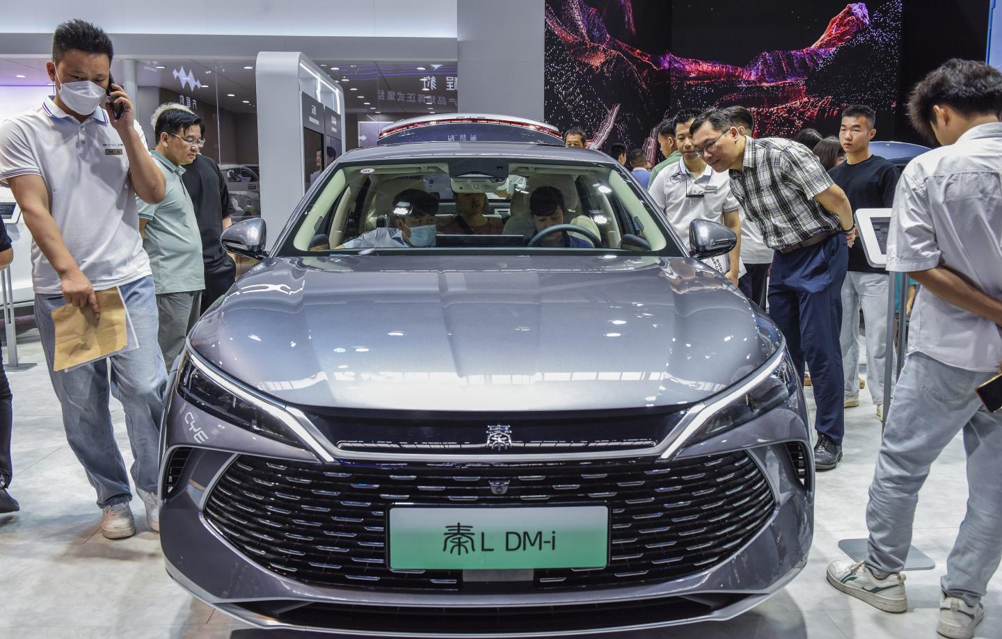 Warren Buffett’s Berkshire Hathaway cuts its stake in EV giant BYD to under 5%, dropping below Hong Kong’s disclosure threshold
