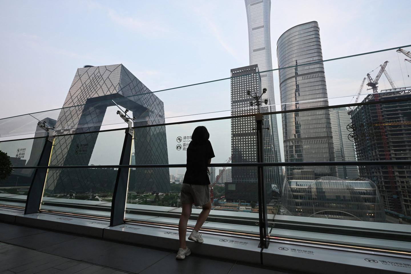 China's GDP growth slowed sharply from the 5.3% annual pace of growth recorded in the first quarter.