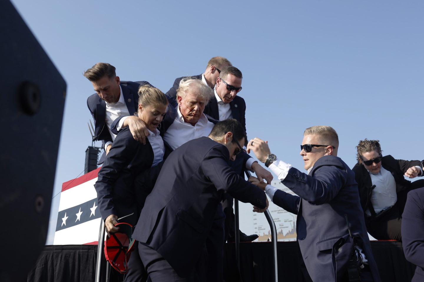 Donald Trump with Secret Service agents