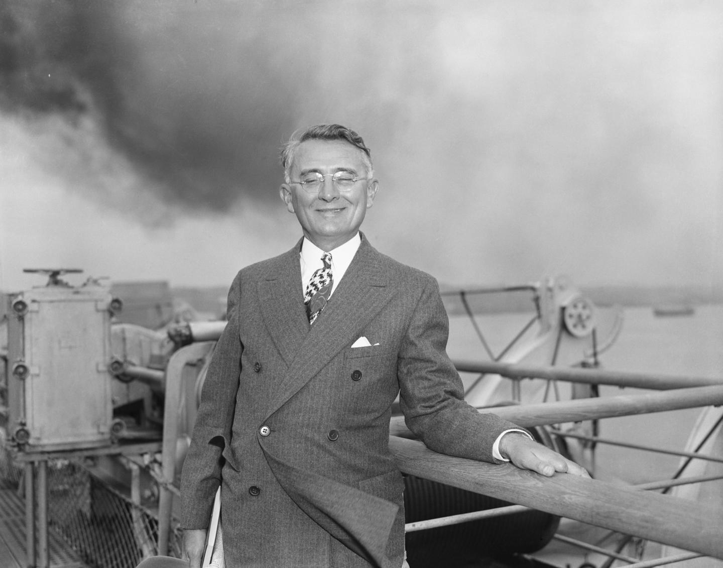 Dale Carnegie’s 1936 ‘How to Win Friends and Influence People’ is cheesy, dated, and occasionally wrong. CEOs still love its lessons