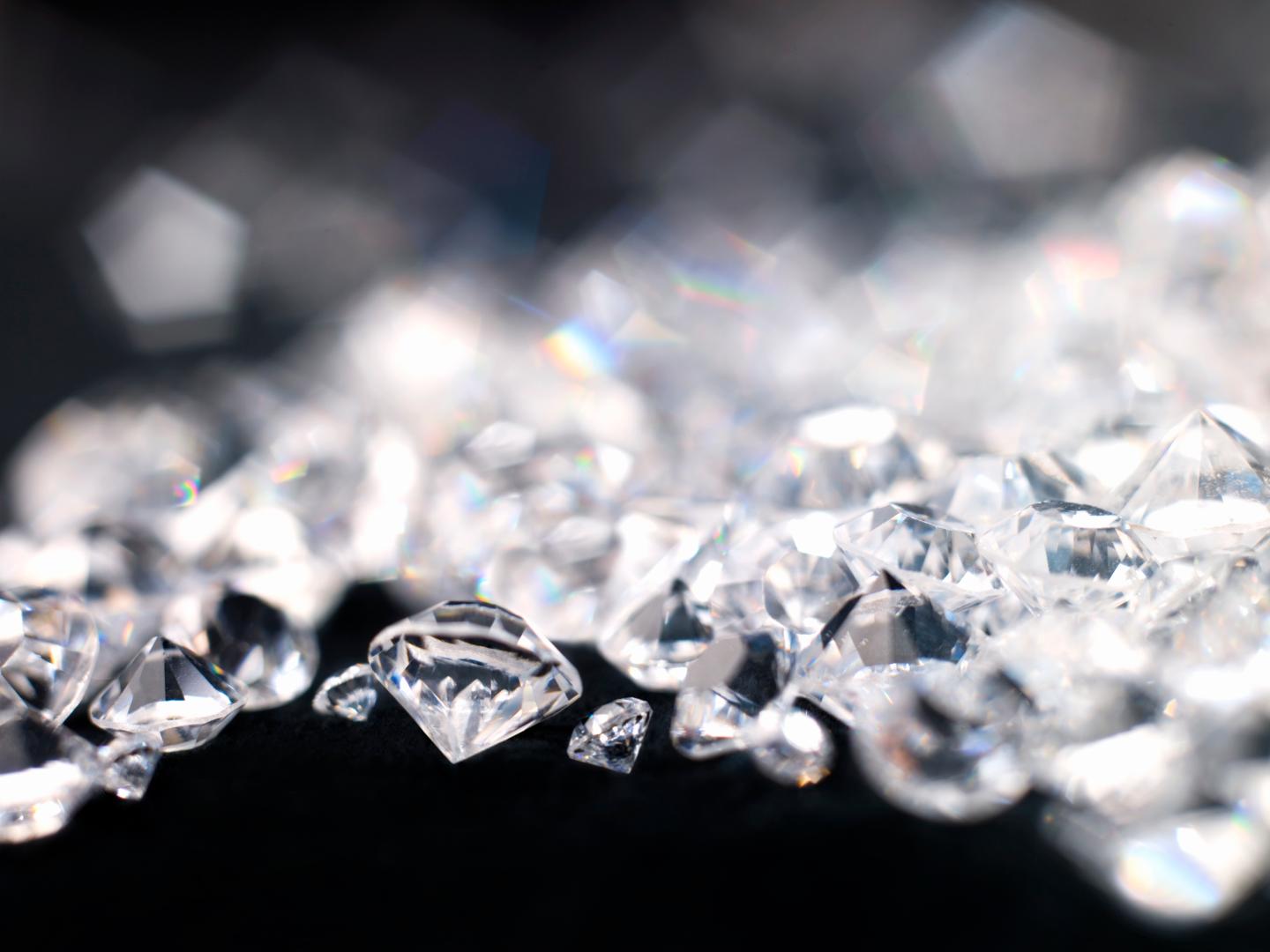 New York diamond dealer indicted in scheme to swindle dealers of $460,000 by pocketing their stones and replacing them with lab-grown fakes