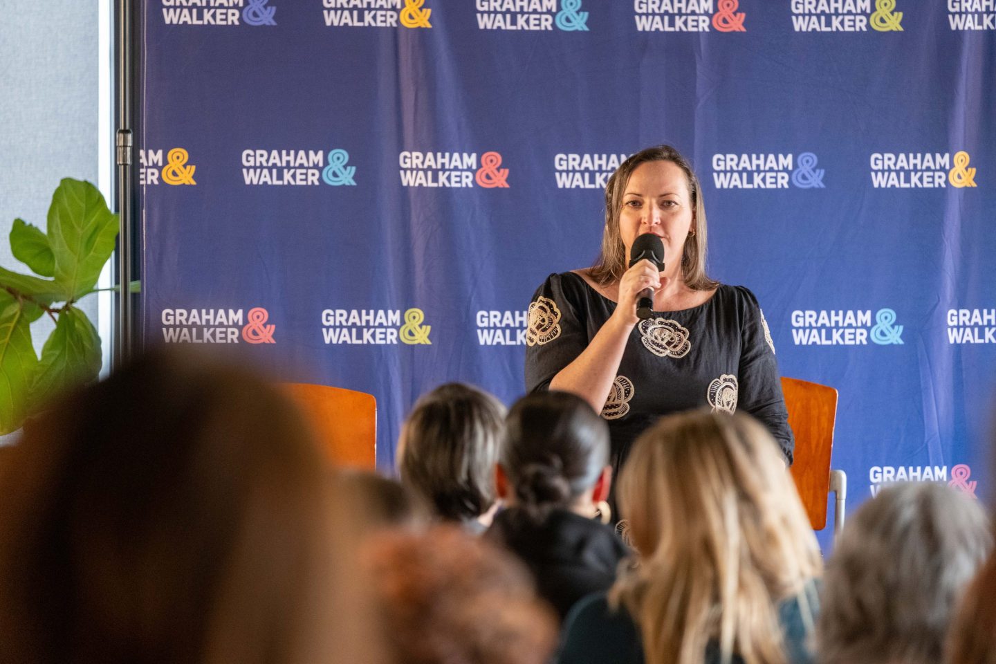 VC Leslie Feinzaig looks for entrepreneurs with a chip on their shoulder.