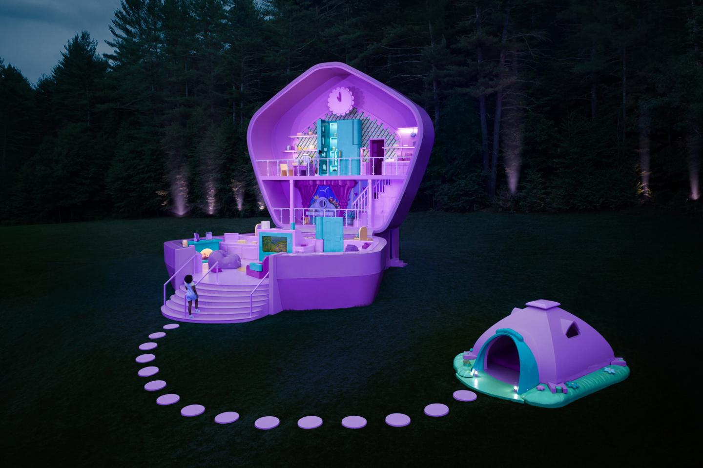 Outside view of the Polly Pocket house and a nearby tent