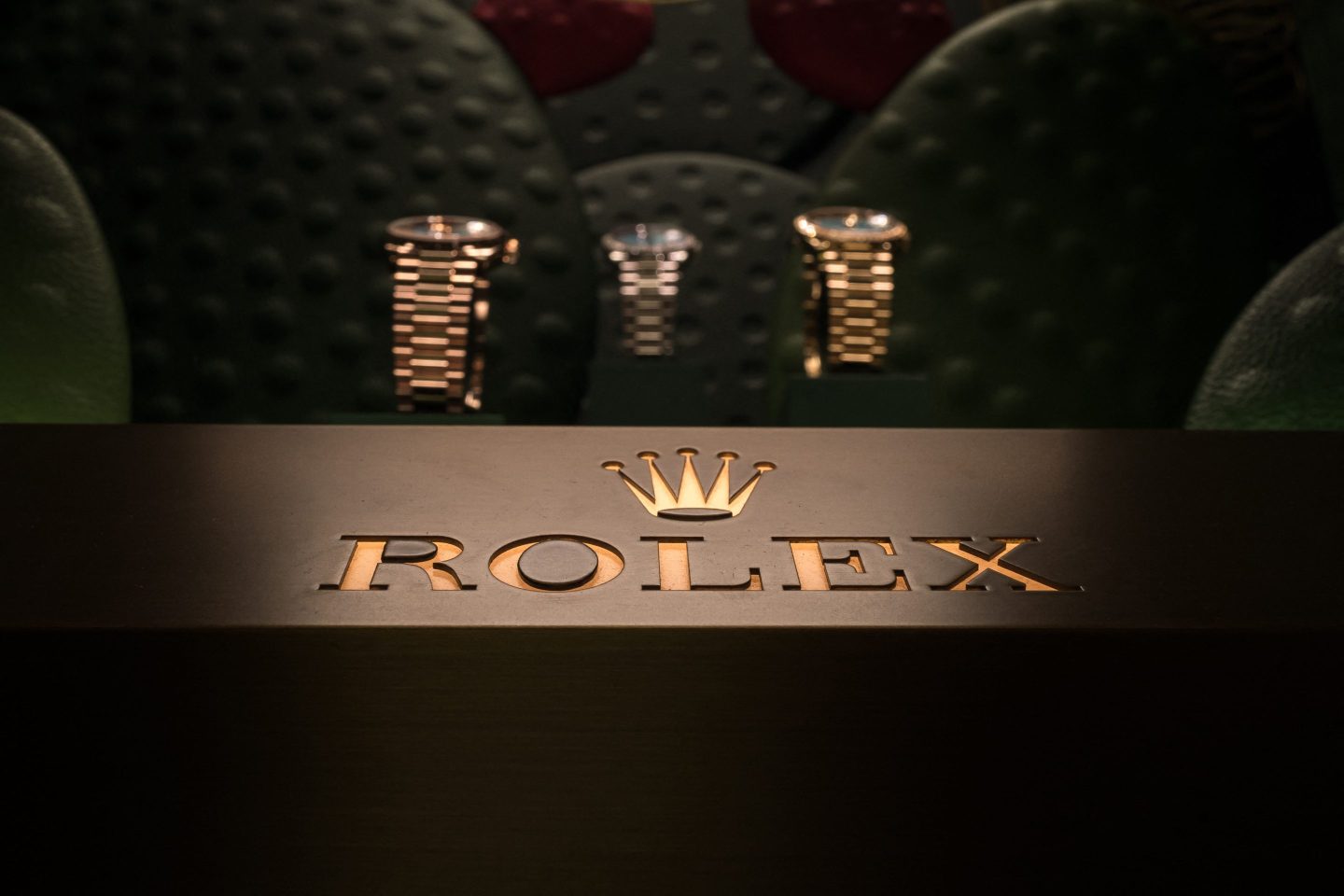 The creation of the Rainbow Daytona marks an important moment in Rolex’s history as it displayed the brand’s ability to craft ultra-high-end jewelry watches using innovative gem-setting techniques.