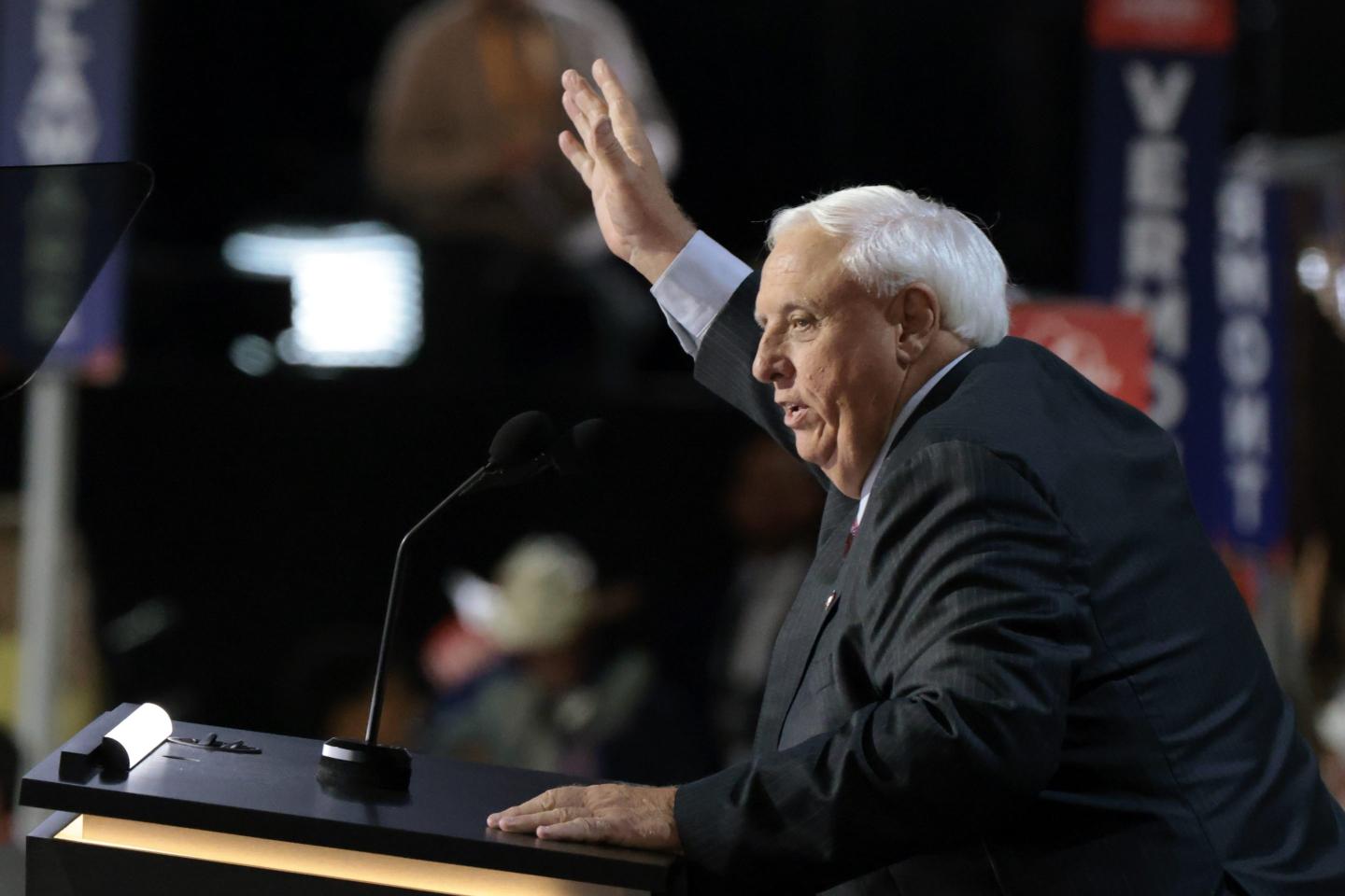Jim Justice at podium