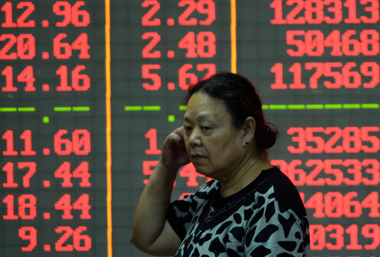 Foreign investors pulled a record $15 billion out of China last quarter