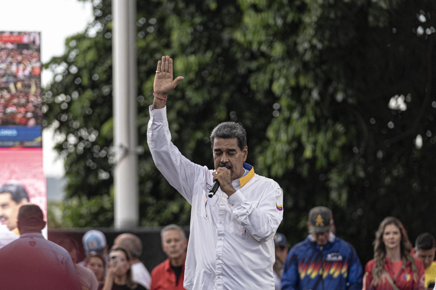Venezuela strongman Nicolás Maduro tells followers to delete WhatsApp because it’s being used by ‘fascists’ to spread violence