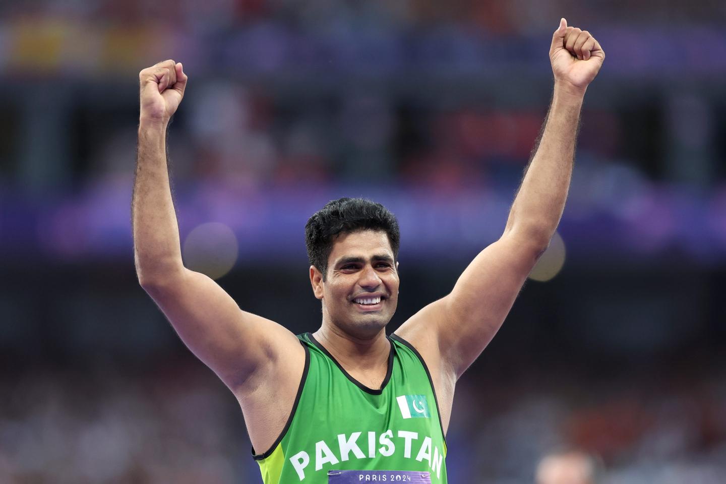 Photo of Arshad Nadeem with his arms raised