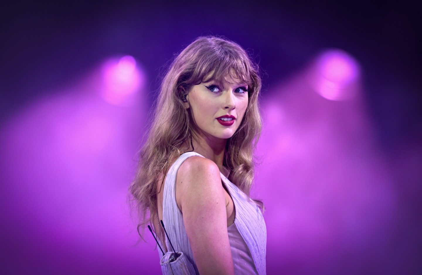 LONDON, ENGLAND - AUGUST 15: EDITORIAL USE ONLY. NO BOOK COVERS. Taylor Swift performs onstage during "Taylor Swift | The Eras Tour" at Wembley Stadium on August 15, 2024 in London, England. (Photo by Gareth Cattermole/TAS24/Getty Images for TAS Rights Management )