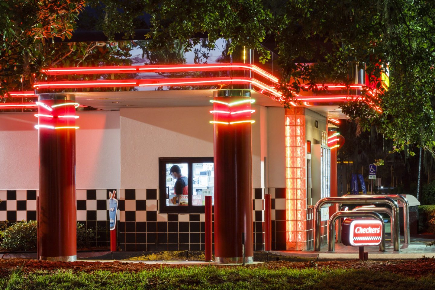 Checkers and Rally's are jumping into the fast food price wars. 