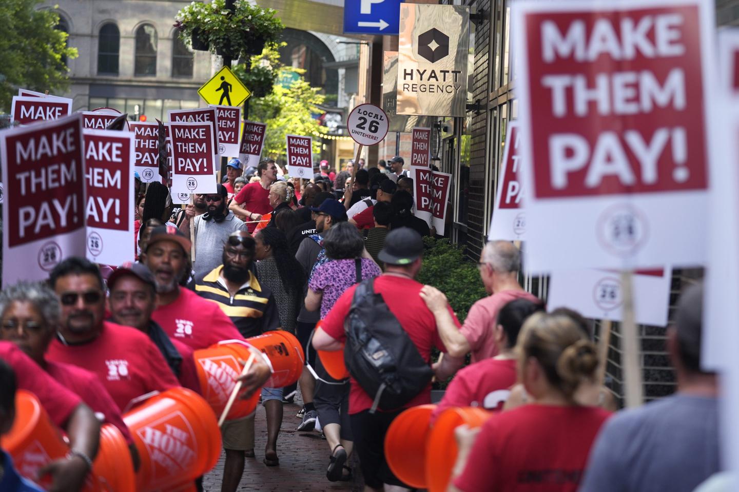 people on picket line
