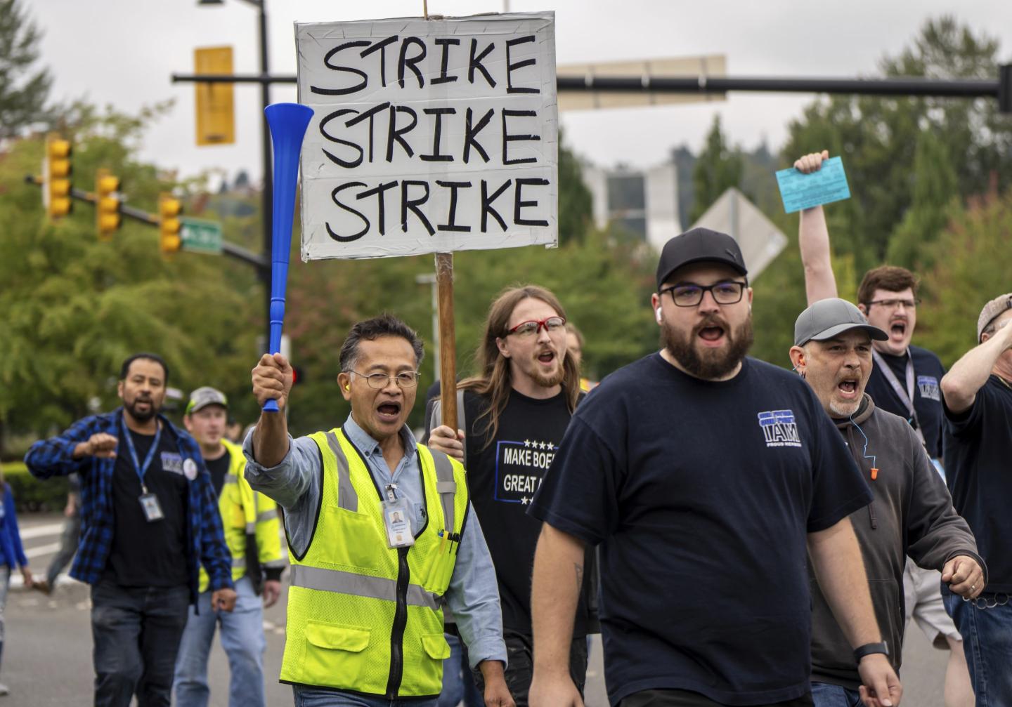 Boeing machinists vote to strike after 95% reject contract with a 25% pay increase