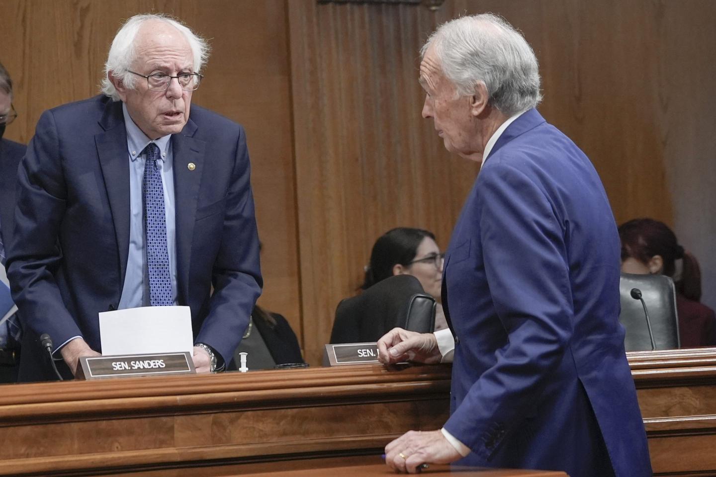 Sen. Bernie Sanders, I-Vt., left, speaks with Sen. Edward Markey.