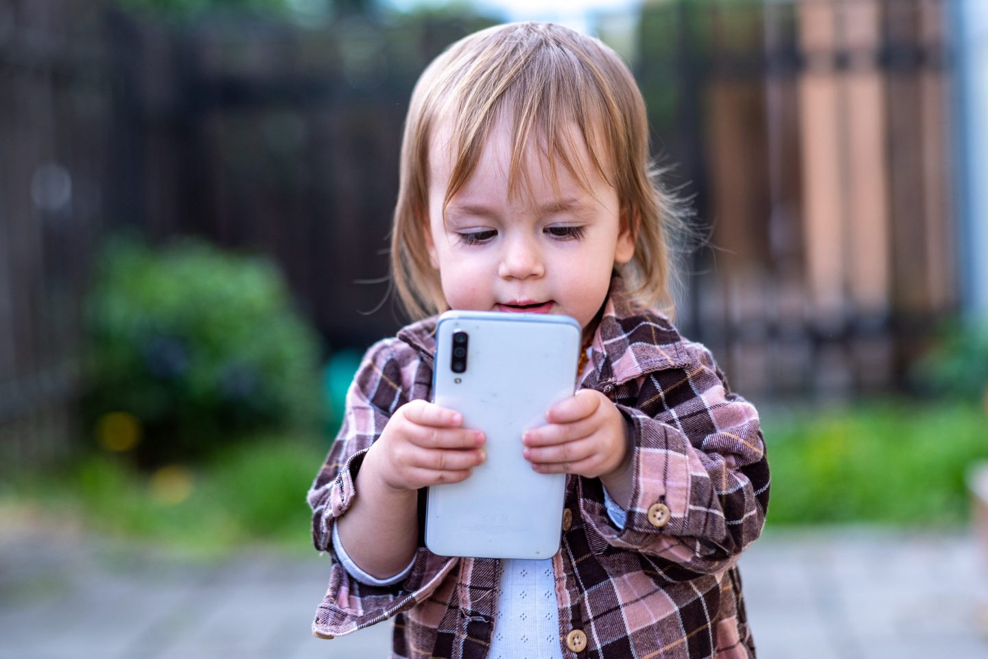 Children under the age of two should be kept away from digital media and television completely, Sweden has told parents.