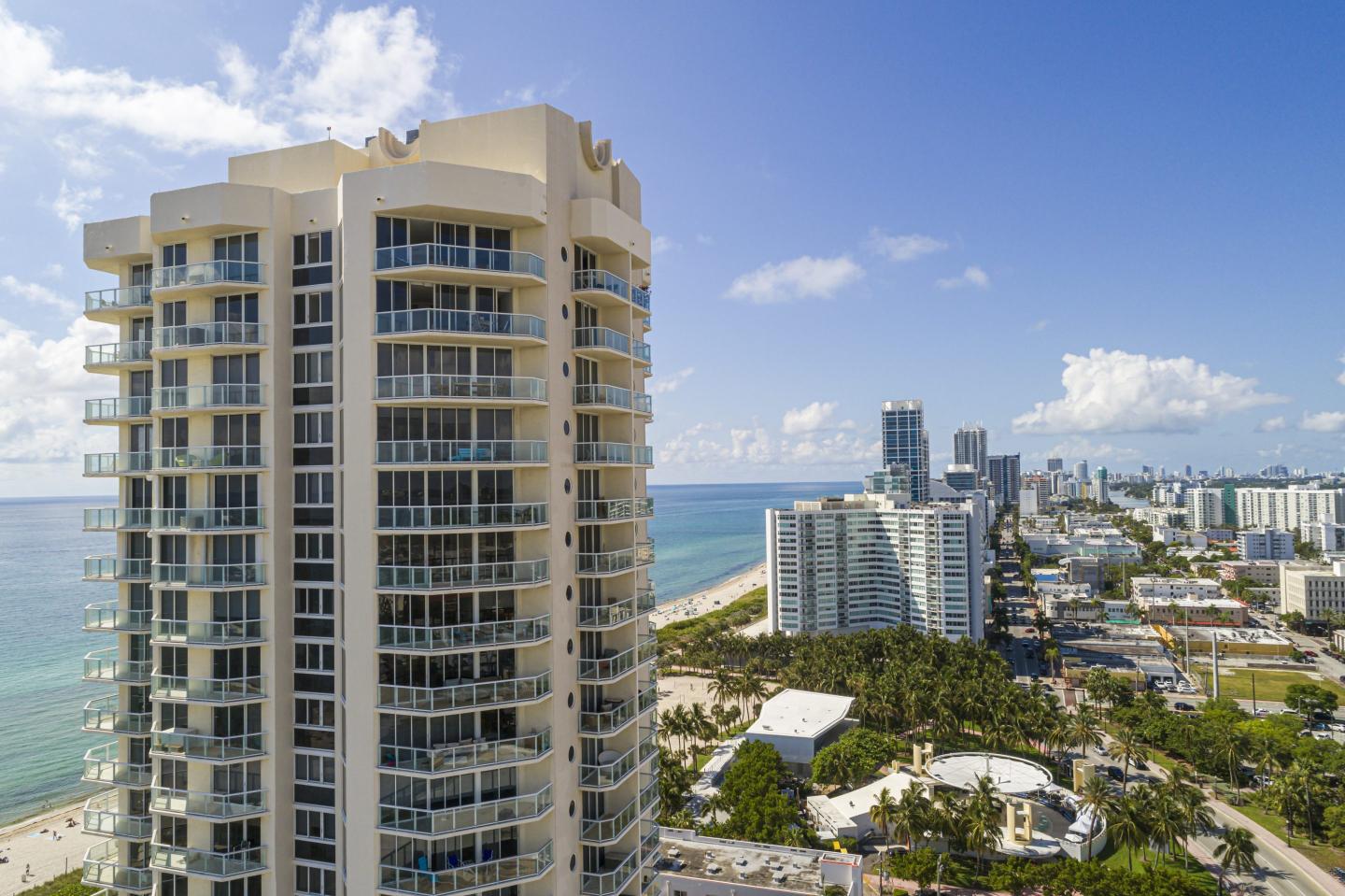 Florida and Texas boomtowns are awash in a glut of condos 