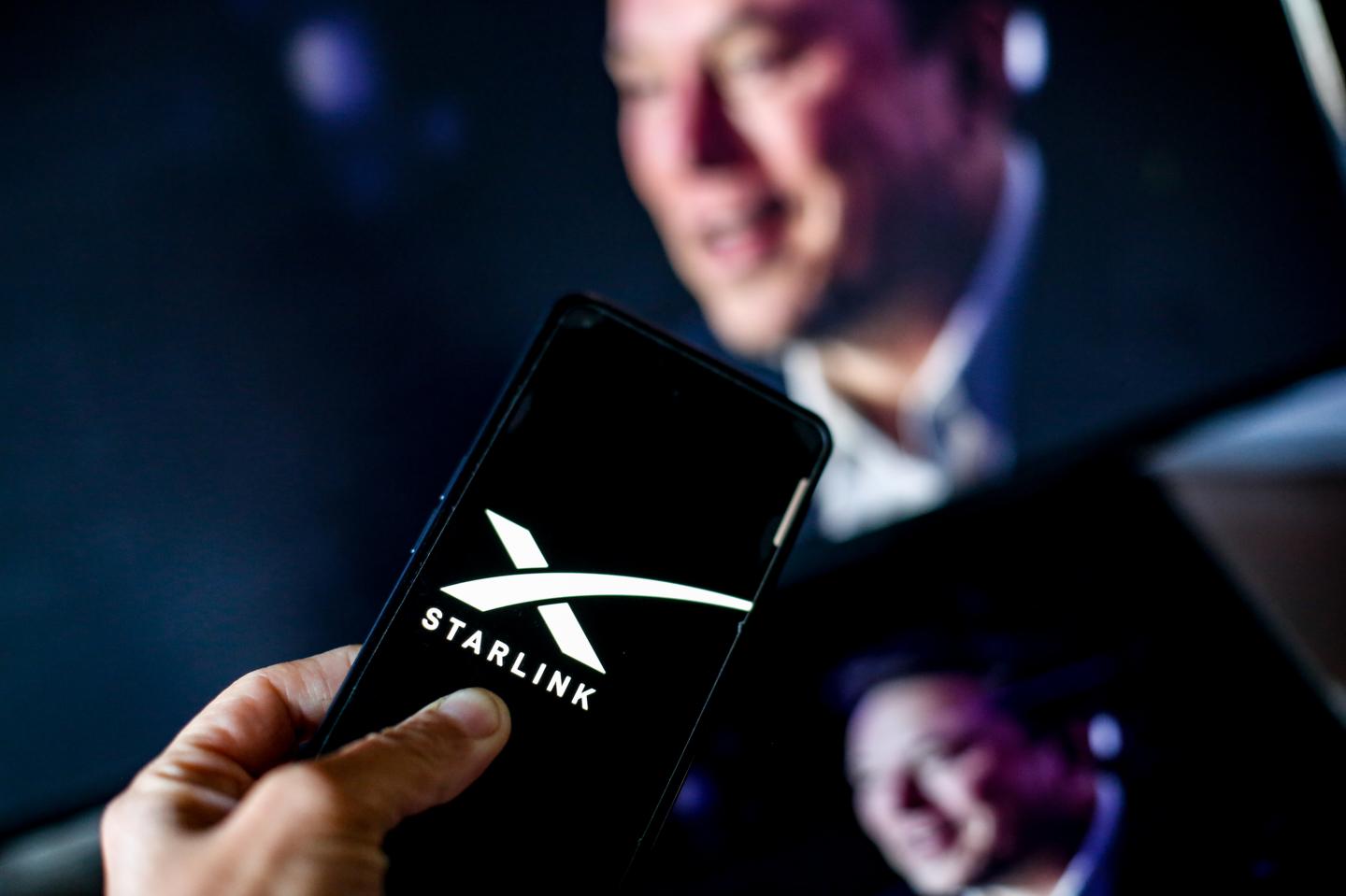 United Airlines strikes deal with Starlink to give free inflight Wi-Fi