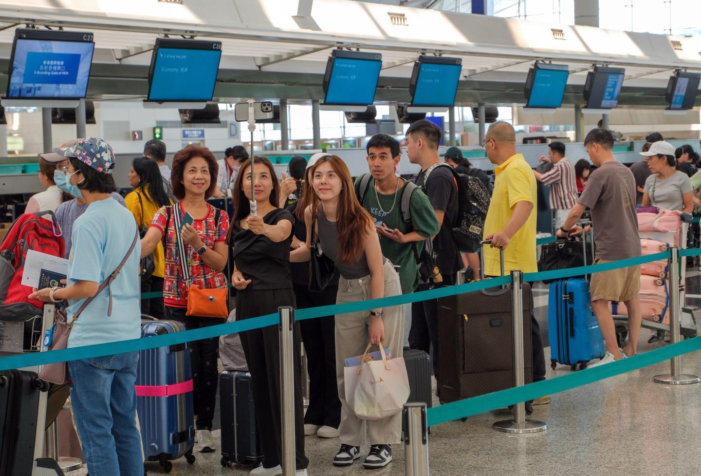Cathay Pacific cancels almost all its Singapore-Hong Kong flights due to an Airbus A350 engine problem