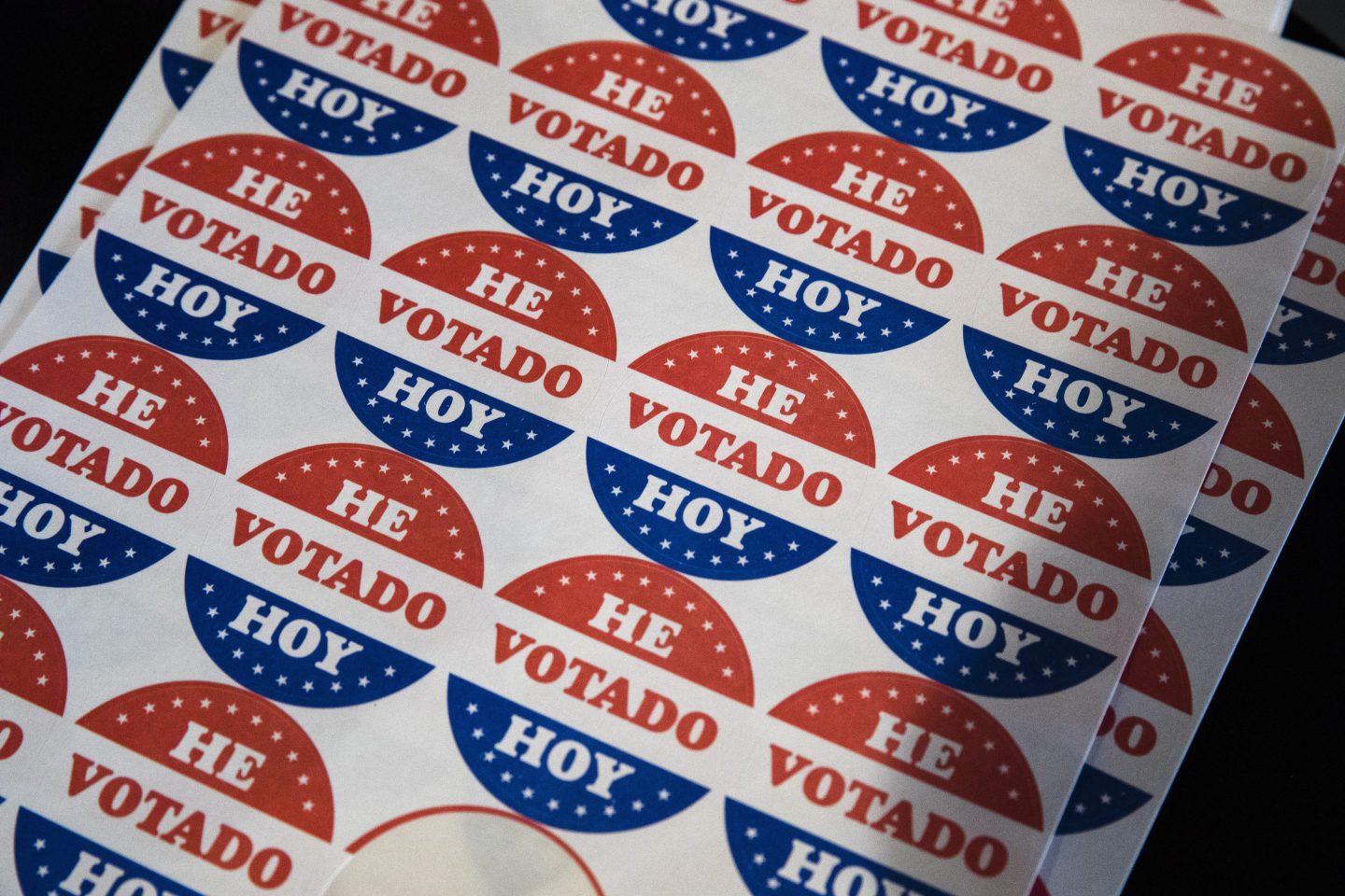 A grid of stickers that say "I voted today" in Spanish