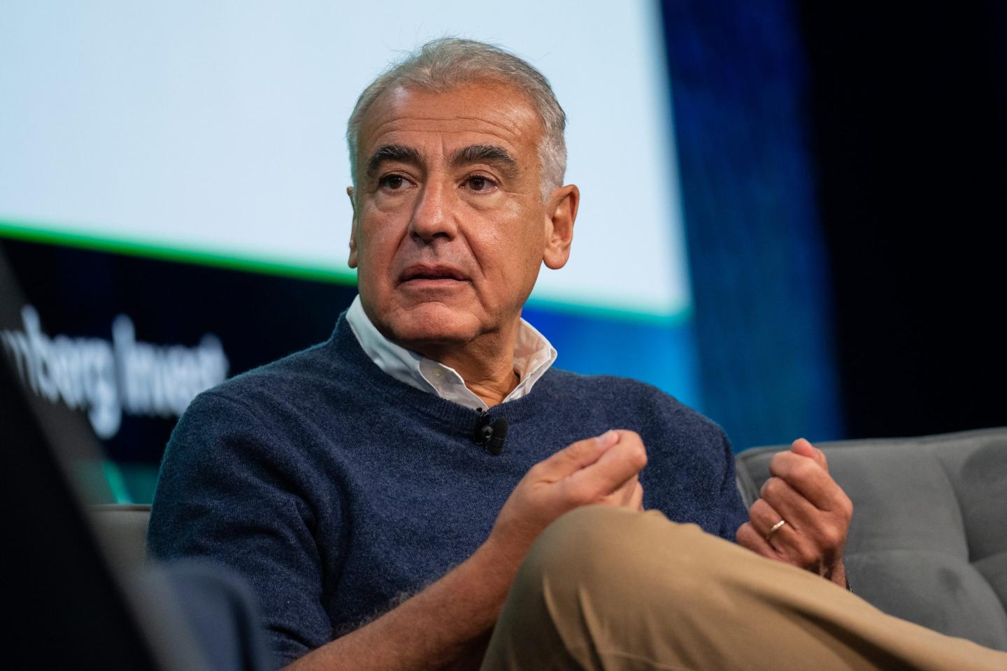 ‘You could at least kiss me’: Lawsuit reveals decades of employee texts sent to billionaire Marc Lasry in blackmail scheme