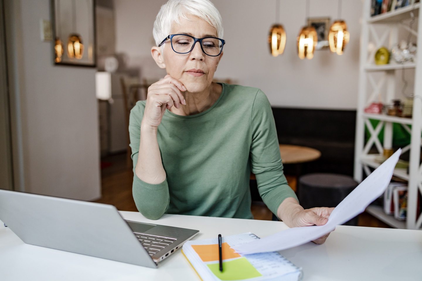 More baby boomer women are investing outside of retirement.