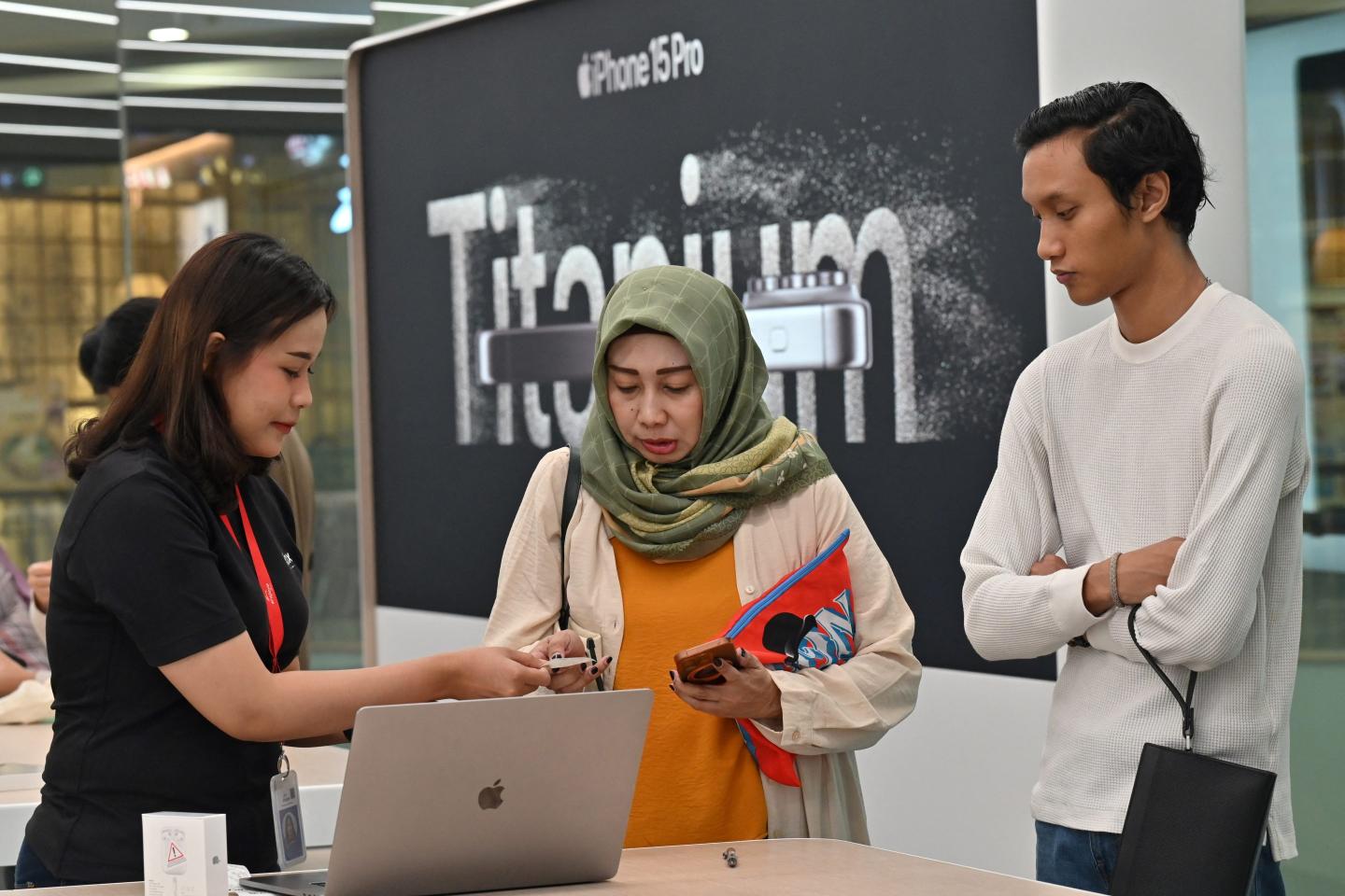 Apple blocked from selling iPhone 16 models in Indonesia