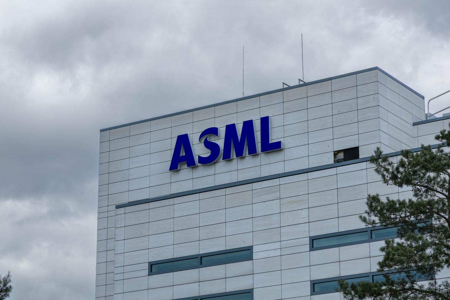 Veldhoven, the Netherlands. 18 April 2024. ASML logo with its building and the exterior facade. The Dutch company business is the world’s supplier of microchips and semiconductors.