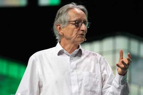 Nobel winner Geoffrey Hinton sounds alarm on AI | Fortune