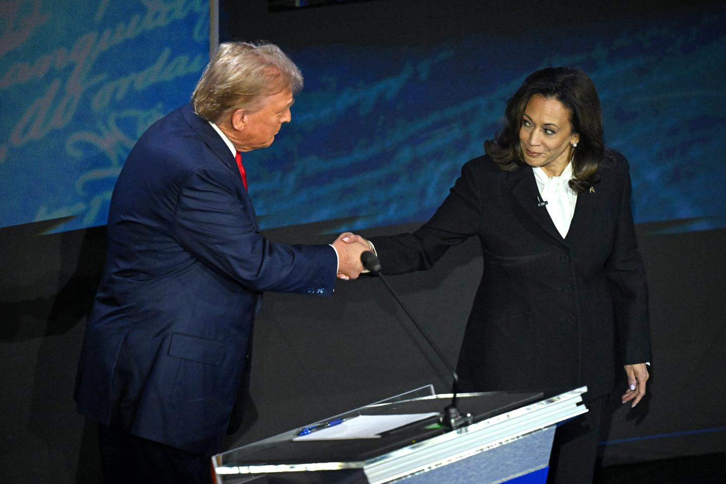 Trump and Harris shake hands at the debate.