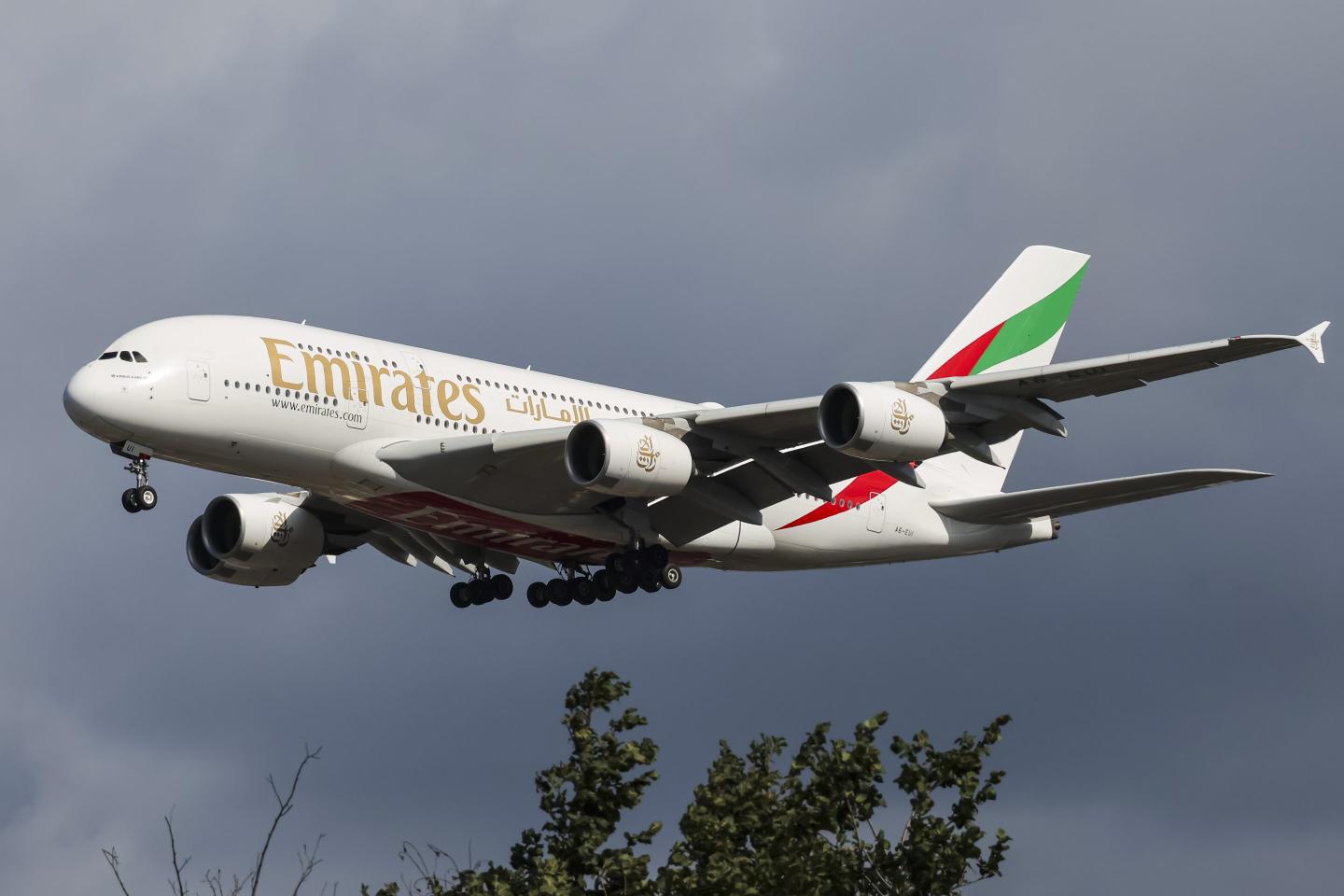 Emirates plane landing
