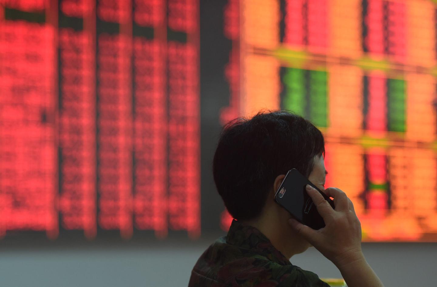 stock investor on phone