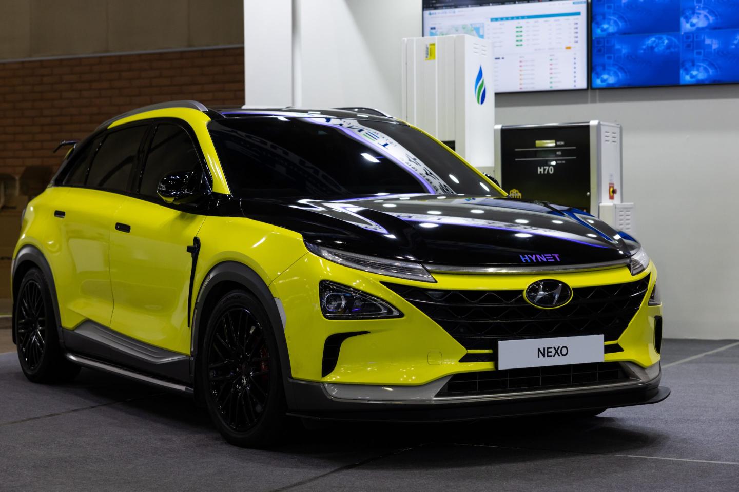 A hydrogen-powered Hyundai, painted black and yellow