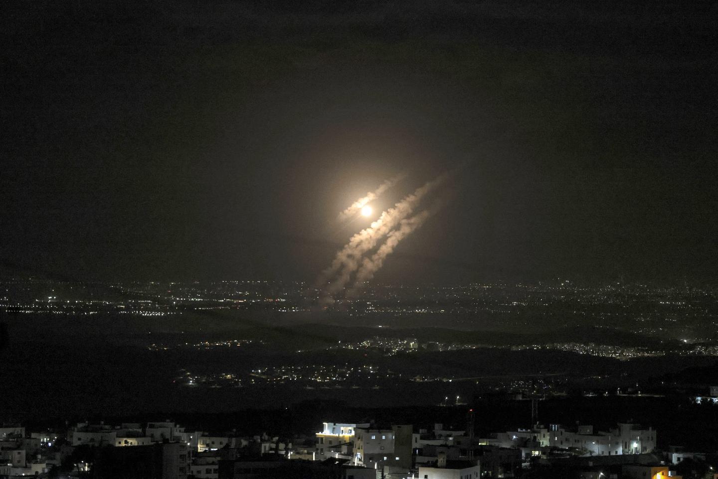 A missile flying over Israel, fired by Iran