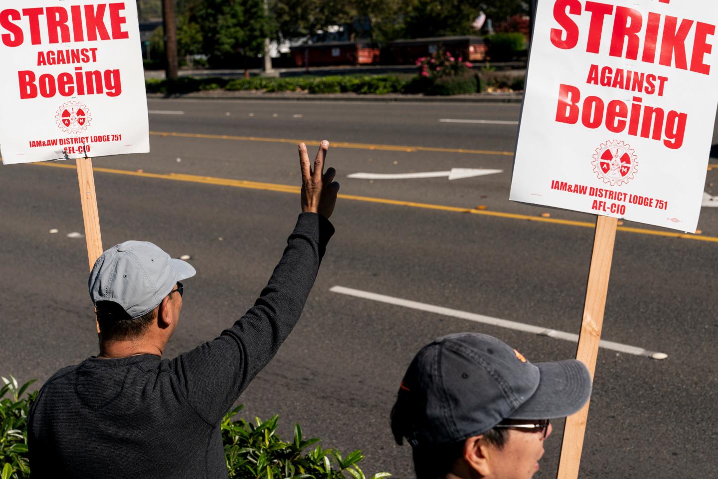 Boeing’s strategy of cost-cutting in face of major strike and talent shortage confuses experts