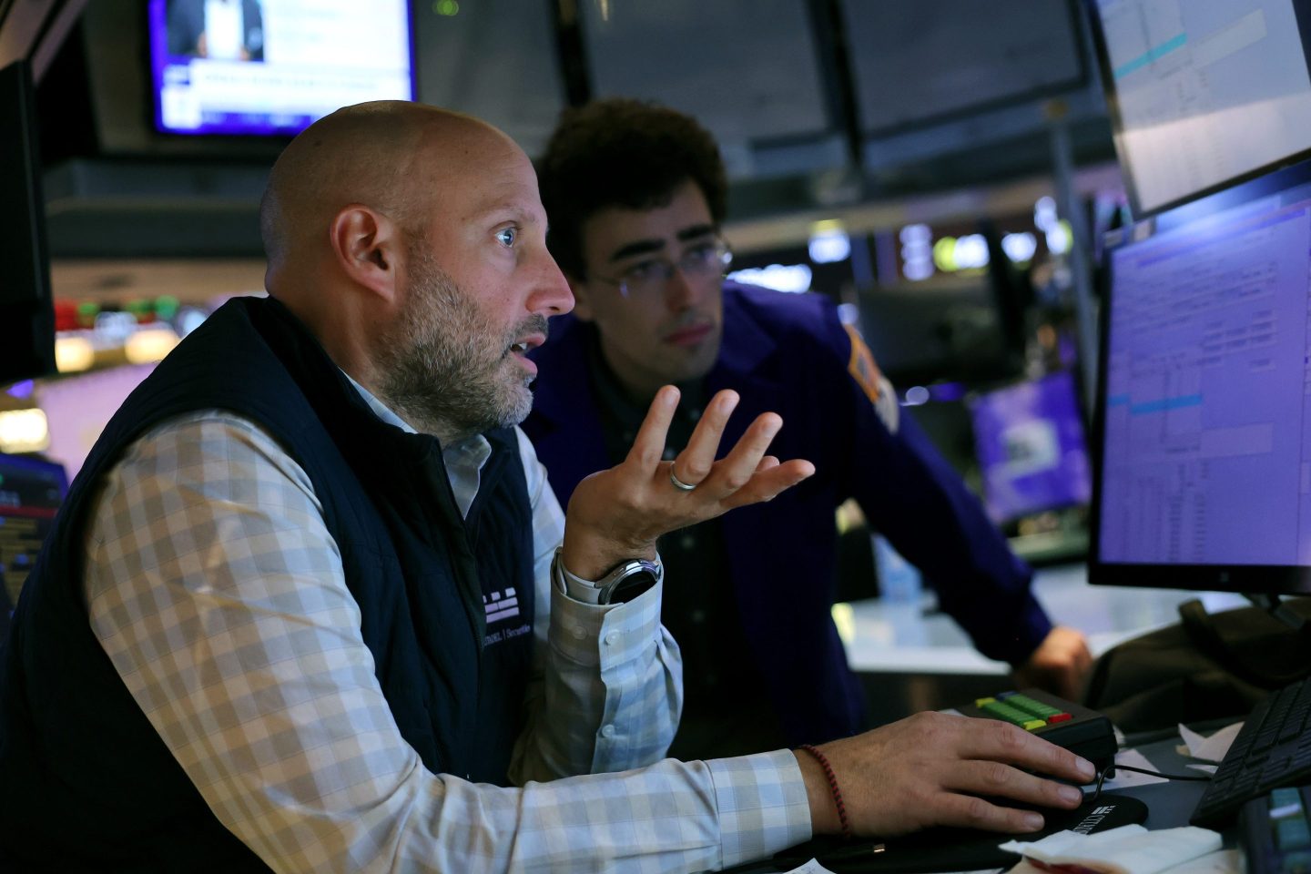 stock traders talking