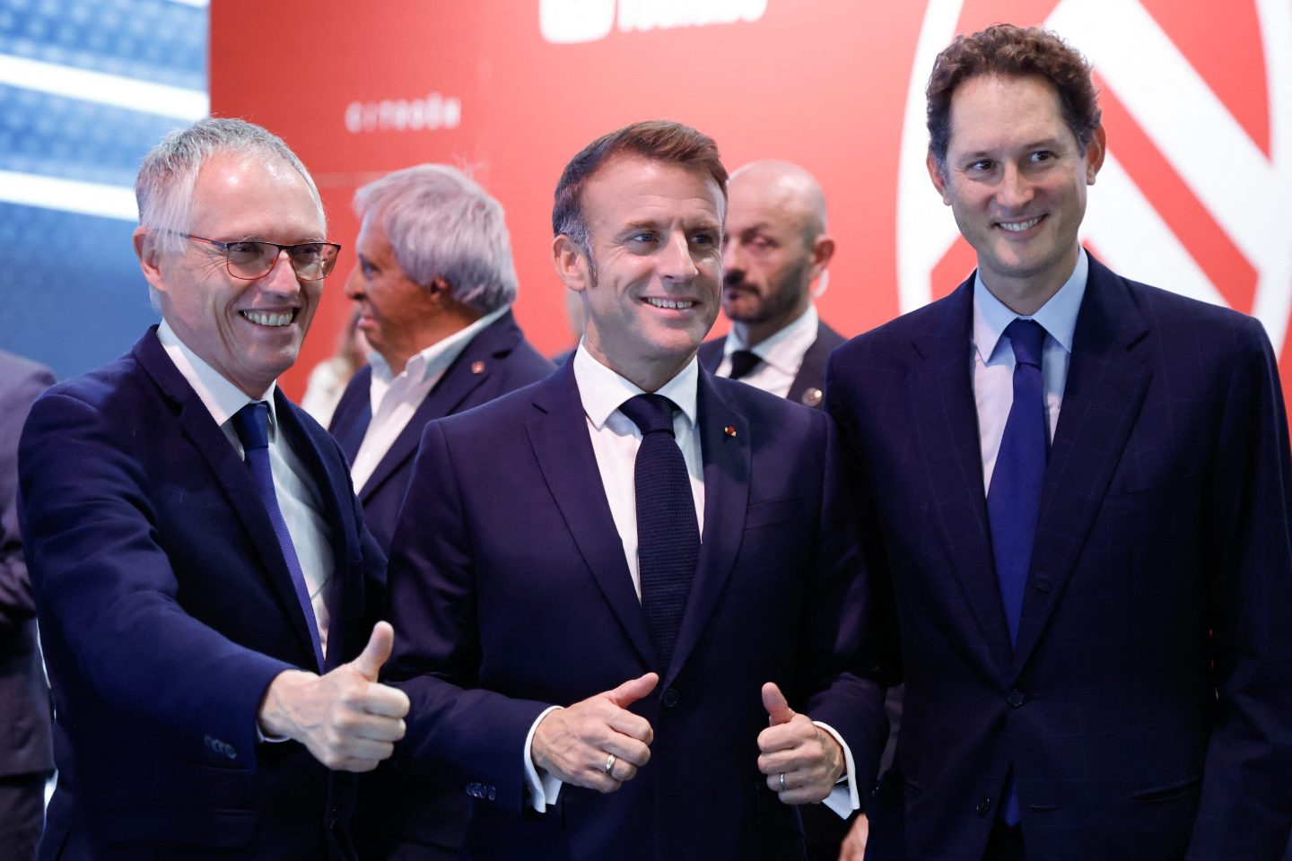 French President Emmanuel Macron poses alongside Stellantis CEO Carlos Tavares
